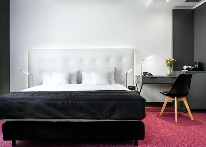 Hotel Western Old Town 3*