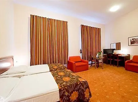 Western Old Town Hotel 3*