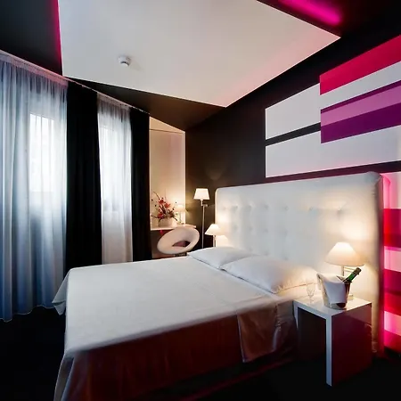 Hotel Western Old Town 3*