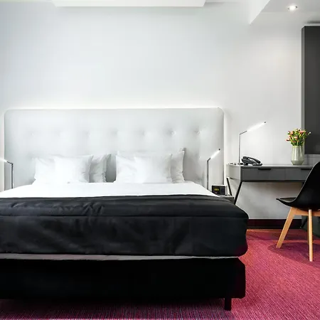 Hotel Western Old Town 3*