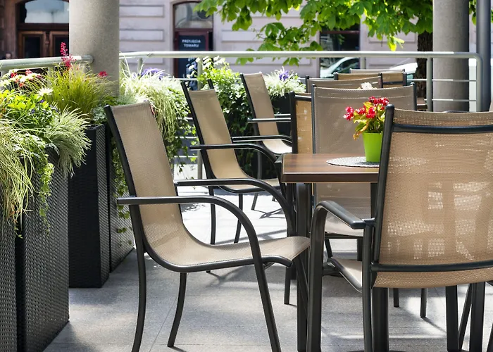 Hotel Western Old Town 3*